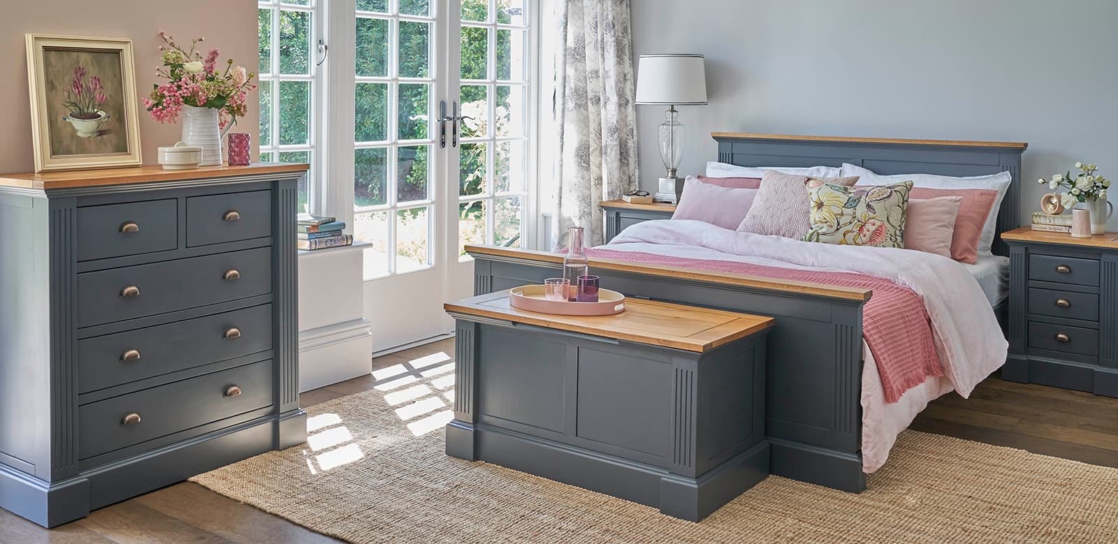 mobilier din lemn masiv
