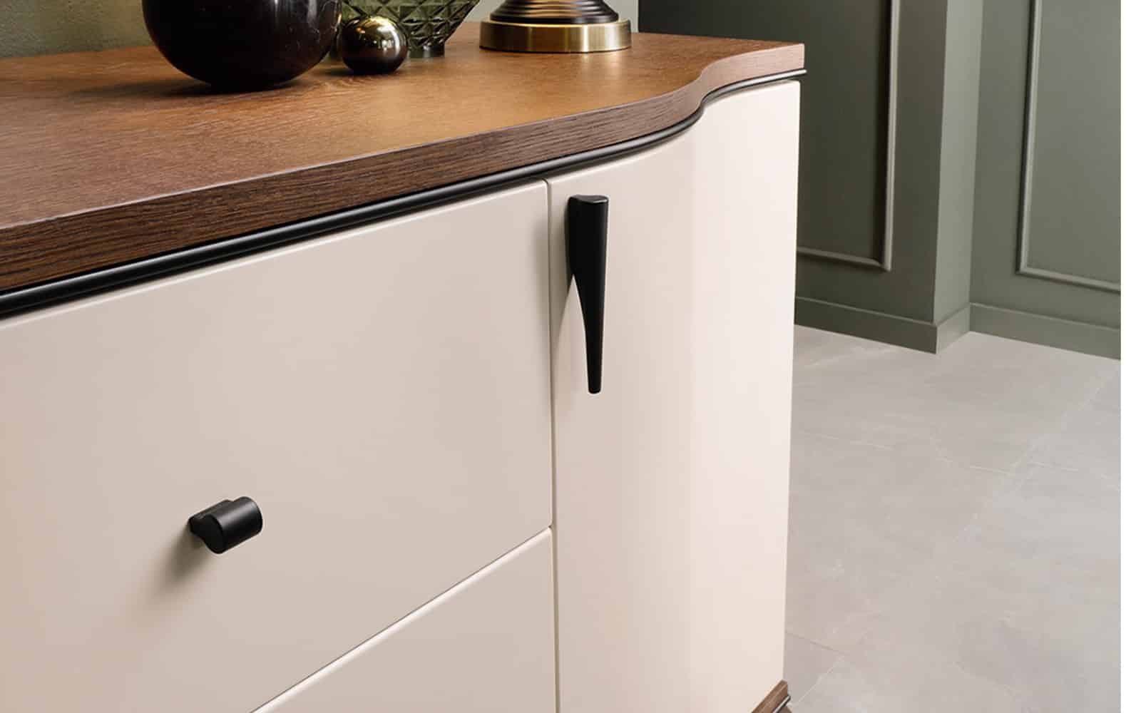 Comoda Leona, 147x51x96 cm, Crem-Nuc