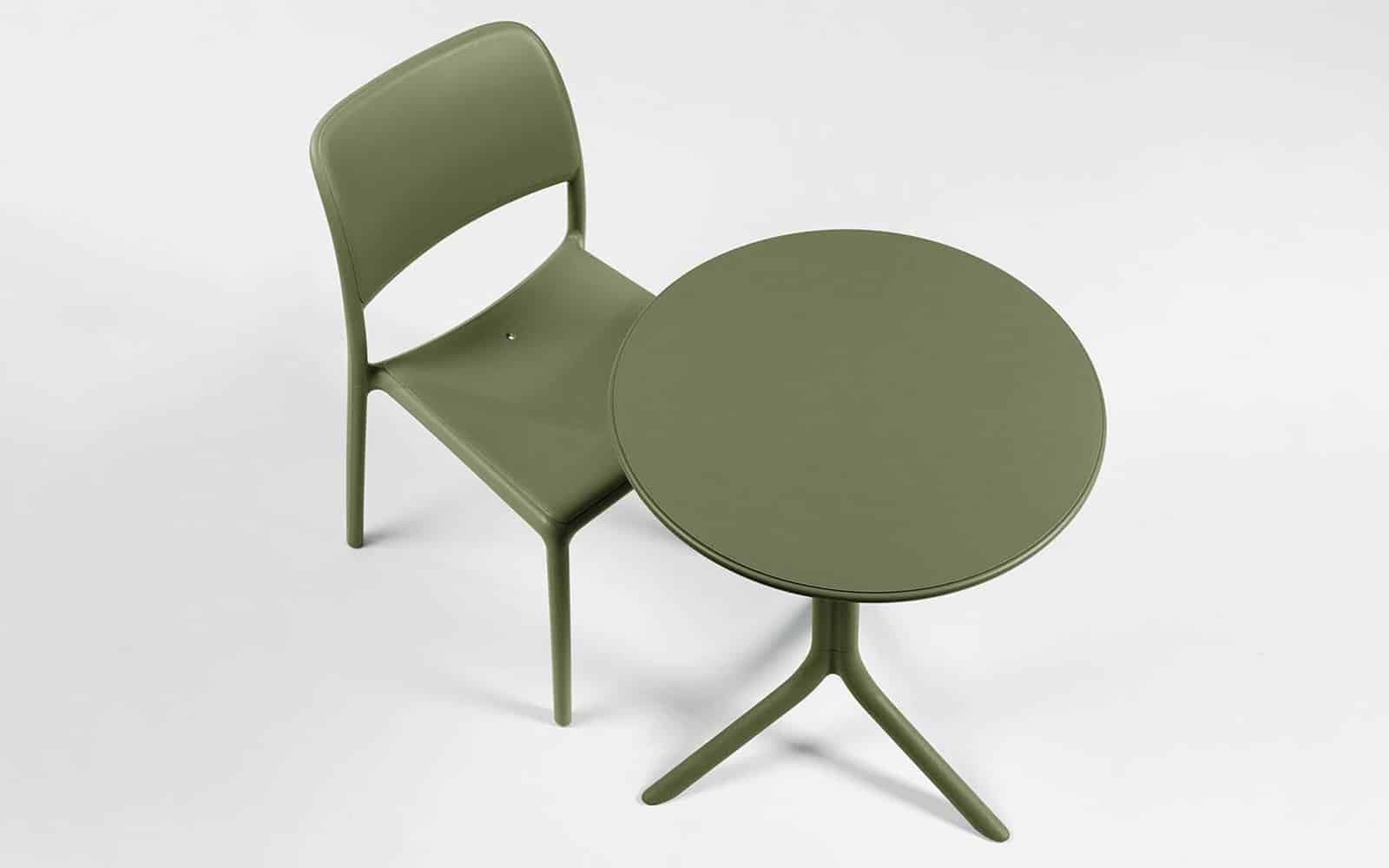 mobilier din lemn masiv