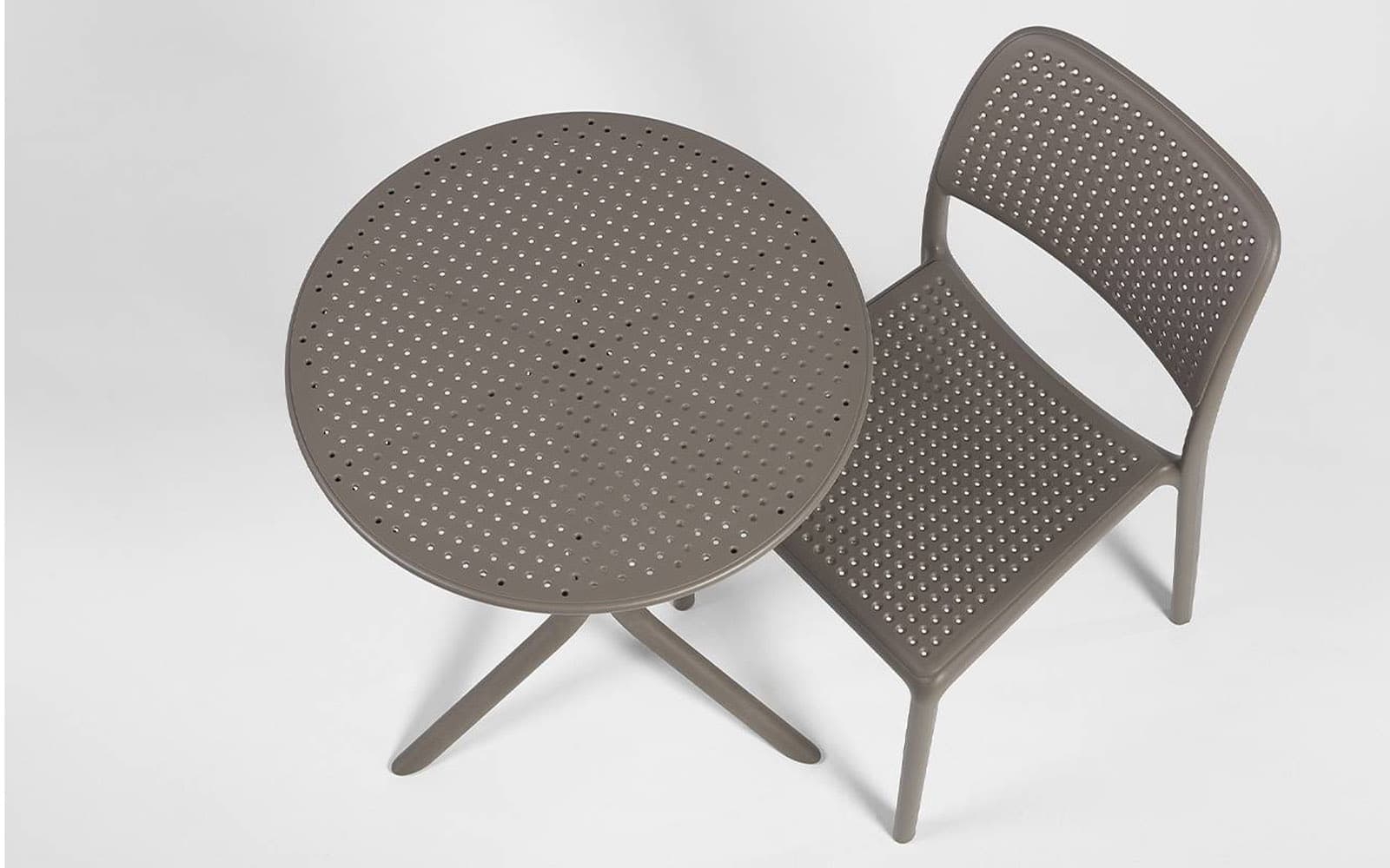 mobilier din lemn masiv