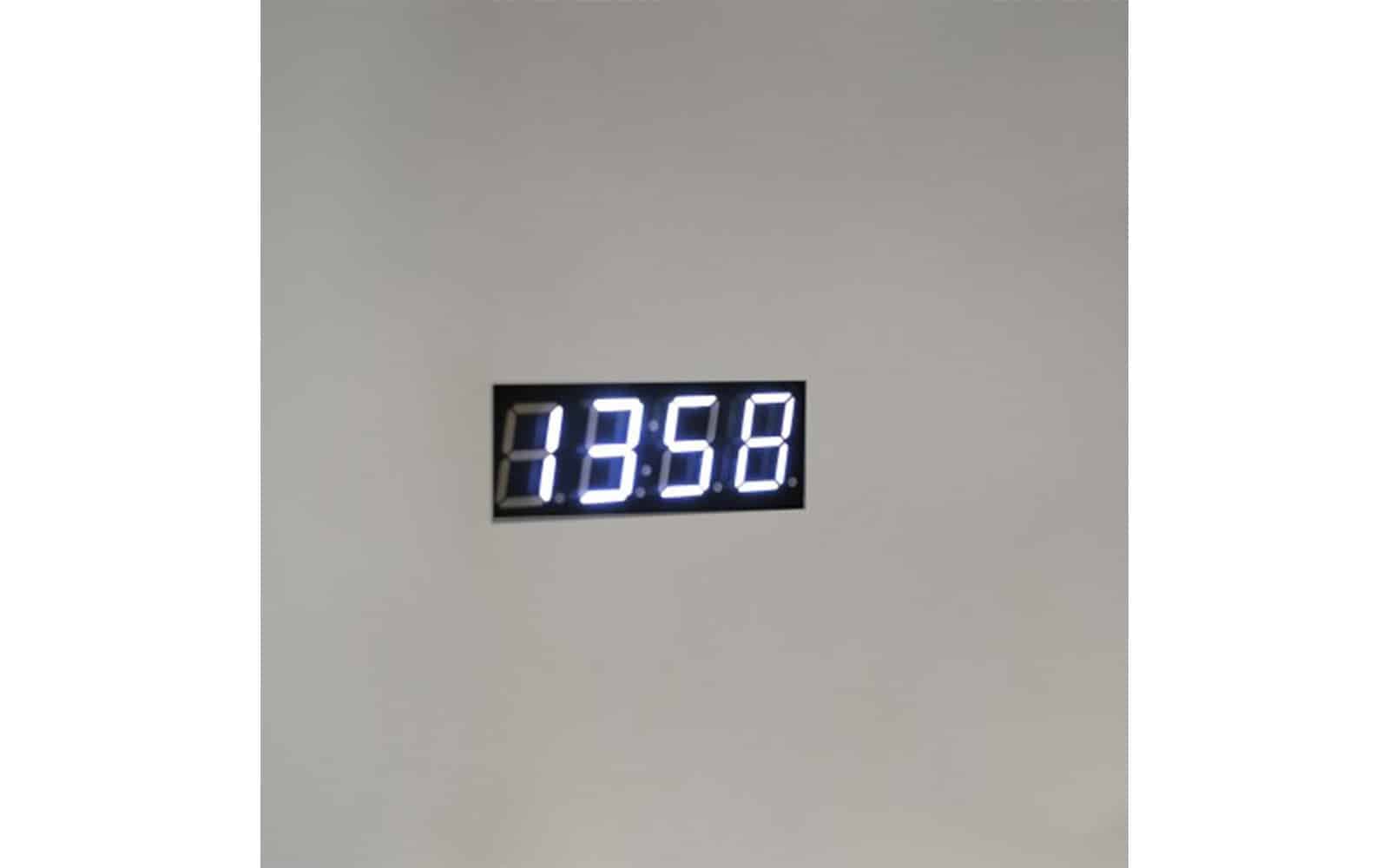 Oglinda cu Ceas, Iluminare LED si Lupa Touch 80x60cm / 100x70cm
