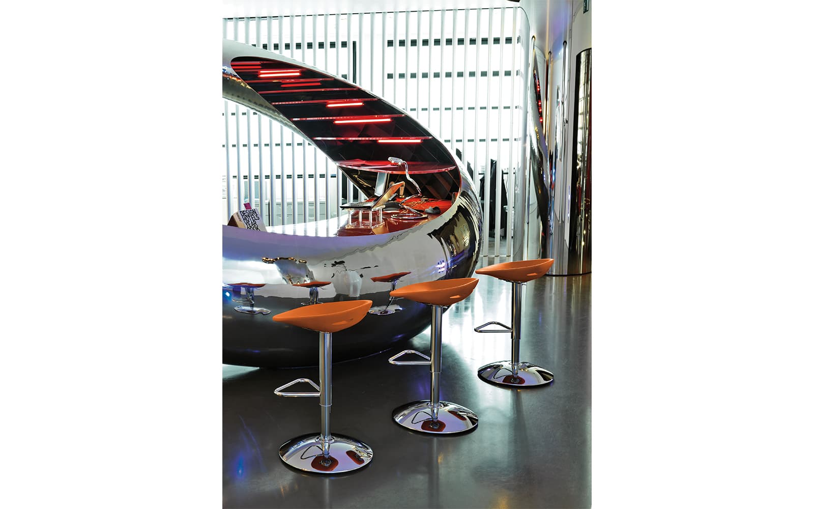 Klou Stool – Taburet din poliuretan integral