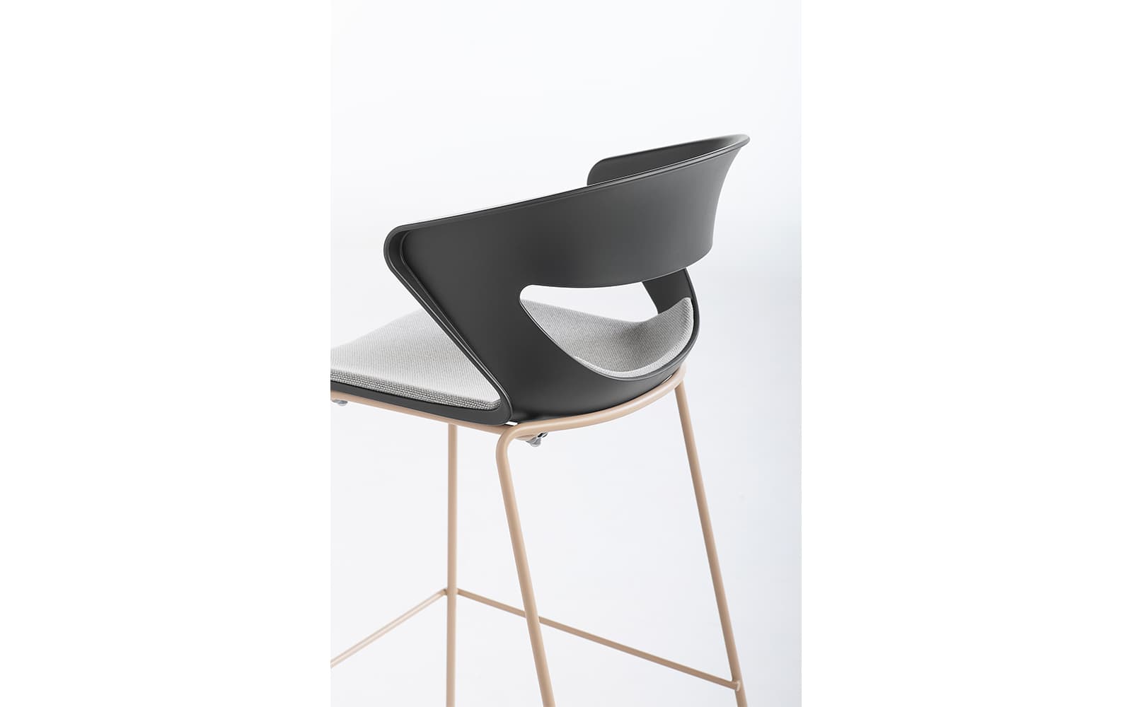 Kicca Stool – Taburet versatil din lemn masiv