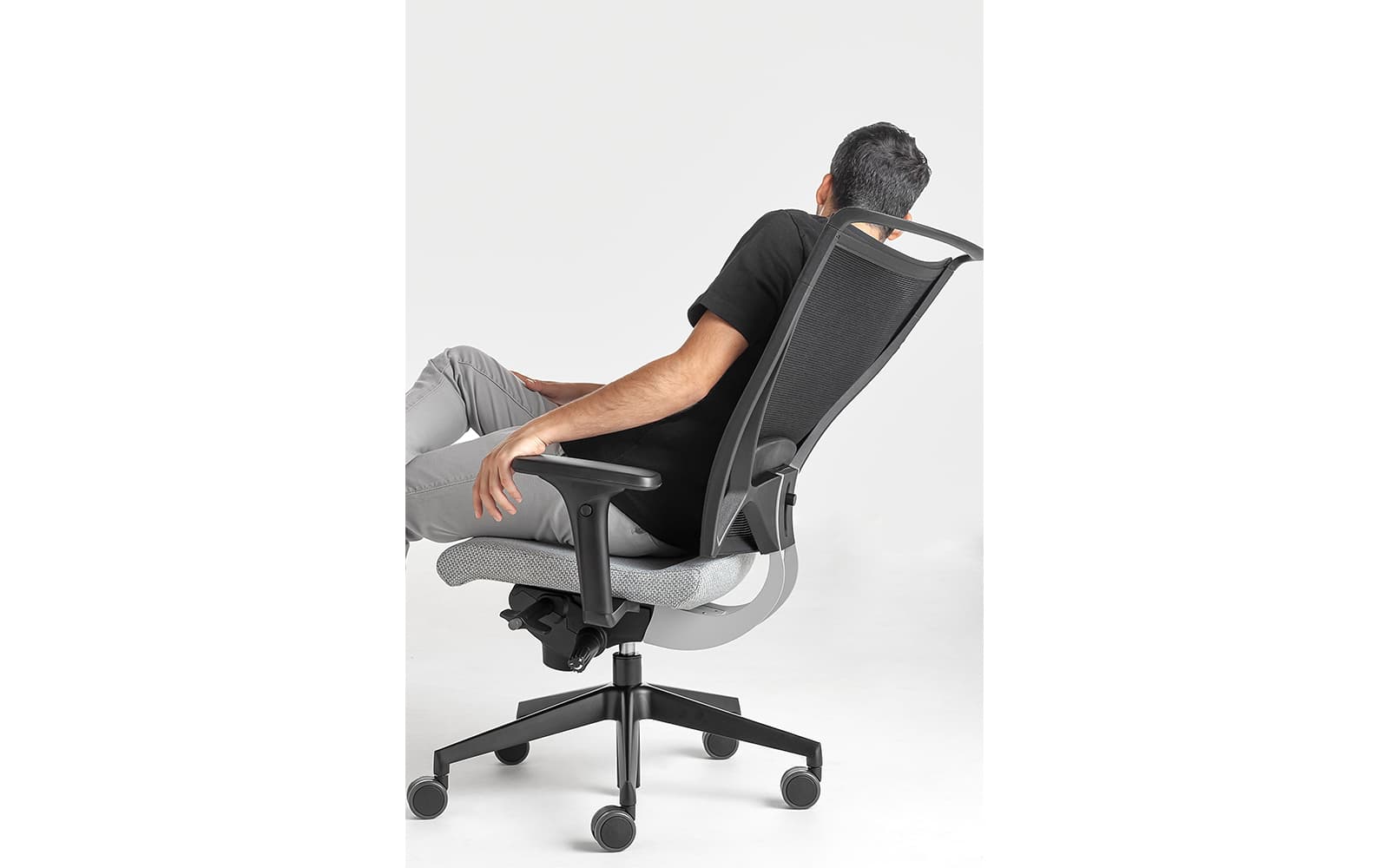 Korium Mesh – Scaun ergonomic cu spatar din plasa