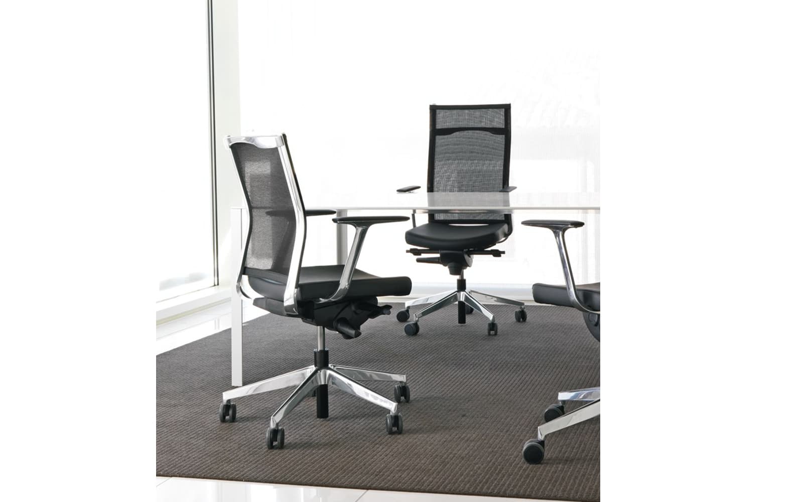 Kosmo Mesh - Fotoliu executiv cu spatar din plasa