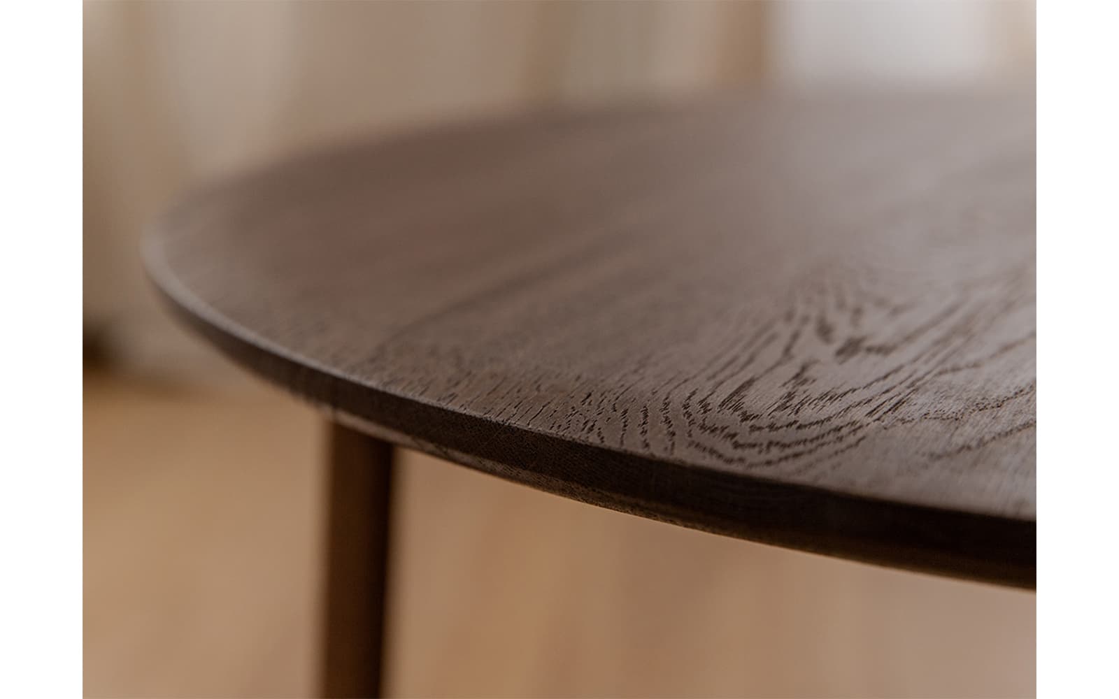 Măsuță rotundă Monte, lemn masiv, finisaj nuc, Ø71×34 cm