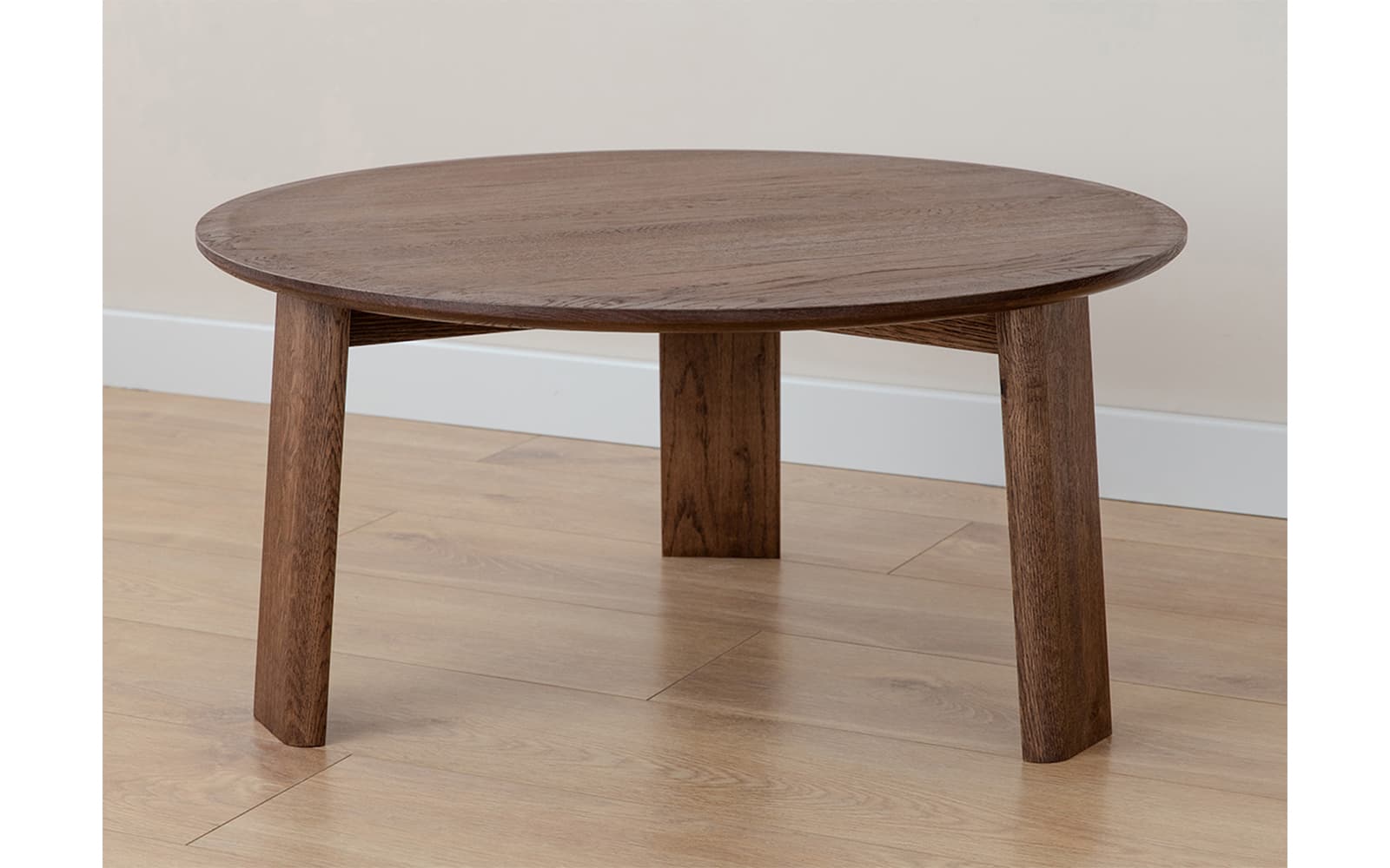 Măsuță rotundă Monte, lemn masiv, finisaj nuc, Ø71×34 cm