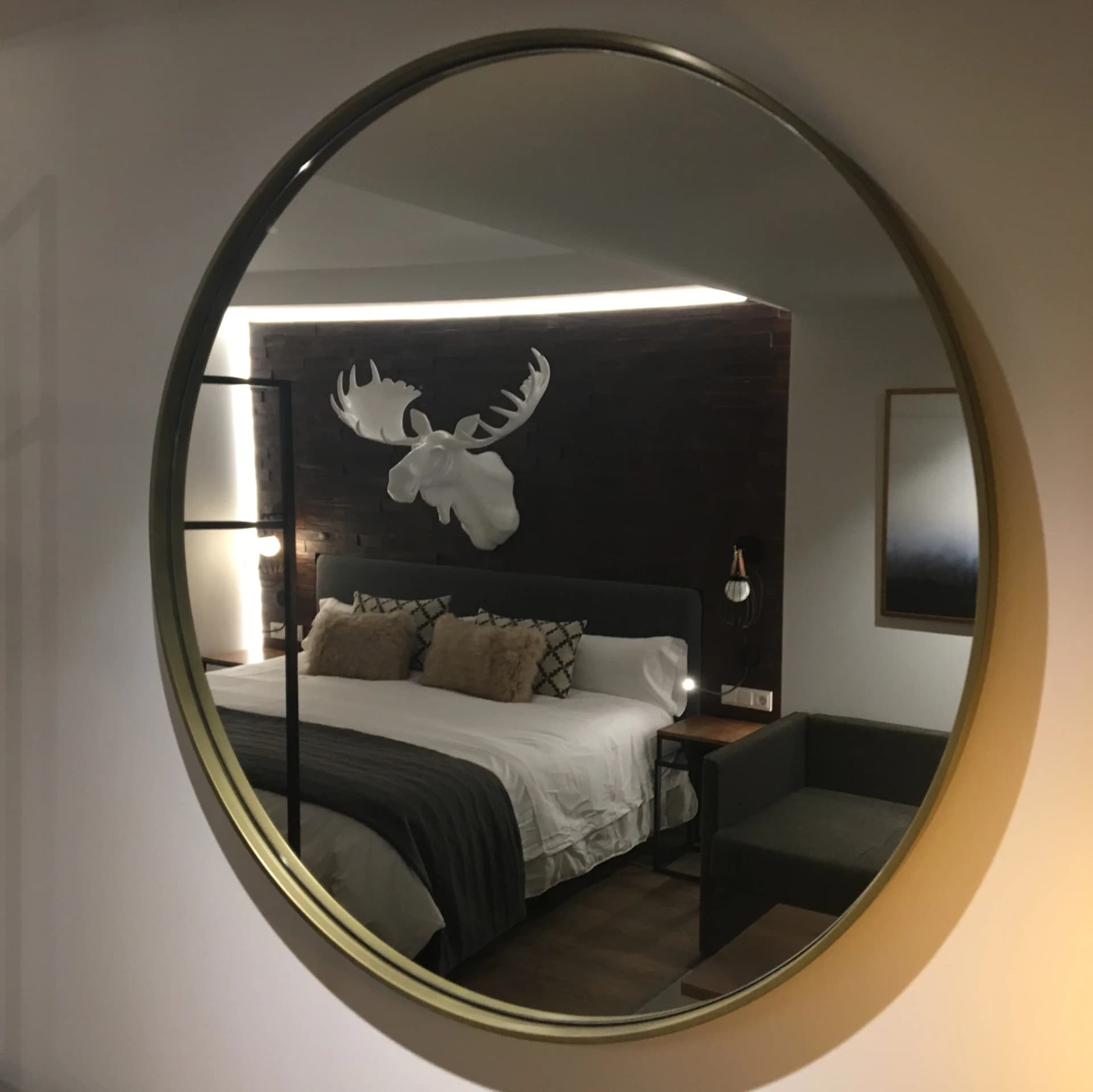 Oglindă Eye, Rotundă, Ø 80 cm din lemn masiv