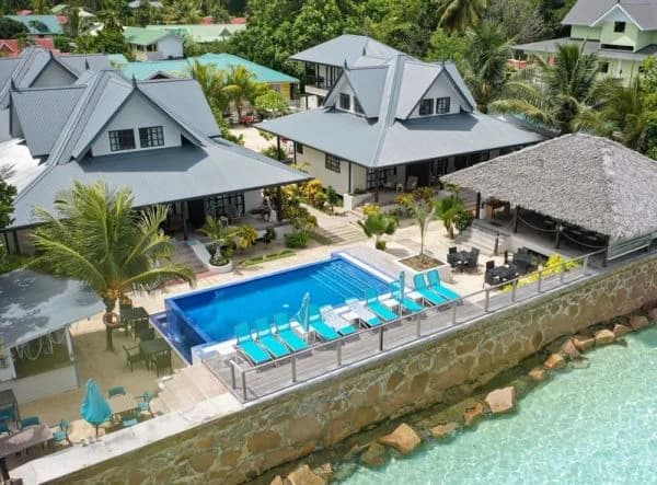 Le Nautique Waterfront Hotel — mobilier Nardi, La Digue, Seychelles
