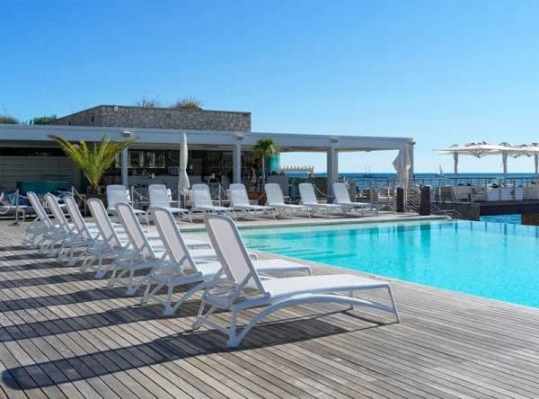 Beach Club Portopiccolo — mobilier Nardi, Sistiana, Italia