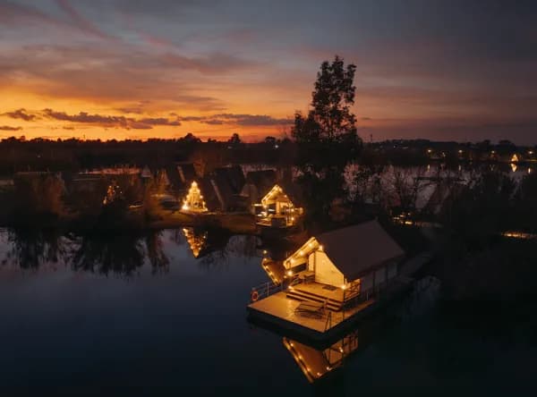 Nabi Resort & Glamping — mobilier Nardi, Castel Volturno (CE), Italia