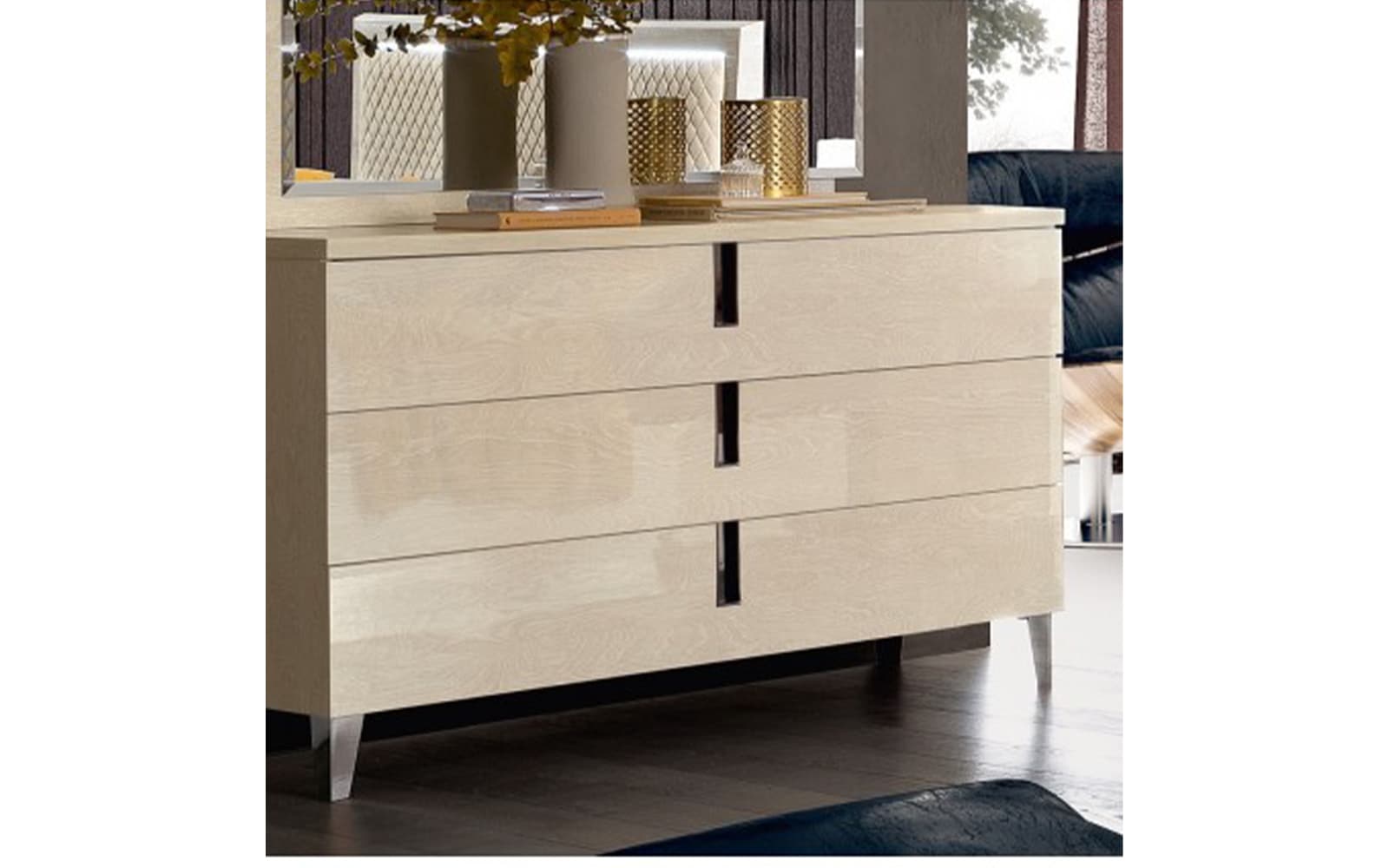 Comodă Almira, 134×48×82 cm din lemn masiv
